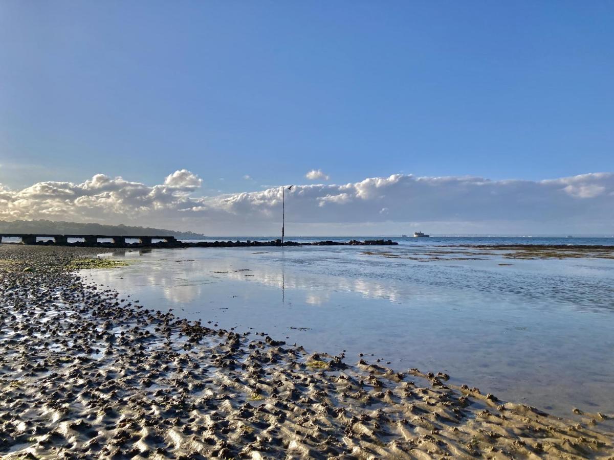 12A Solent Landing Direct Beach Access Bembridge Exterior photo